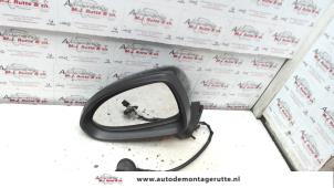 O84455 Gebruikte spiegel buiten links Opel Corsa
