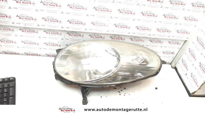 Gebruikte Koplamp links Nissan Micra O72427