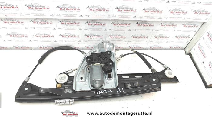 Gebruikte Raammechaniek 4Deurs links-voor Mercedes C-Klasse O77967
