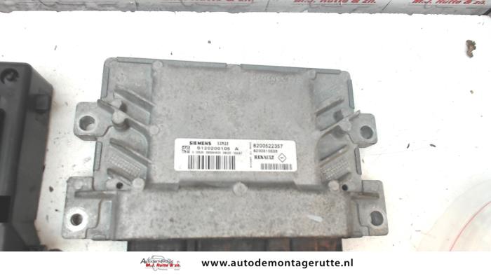 Kontaktslot + computer van een Renault Clio III (BR/CR) 1.2 16V 75 2008