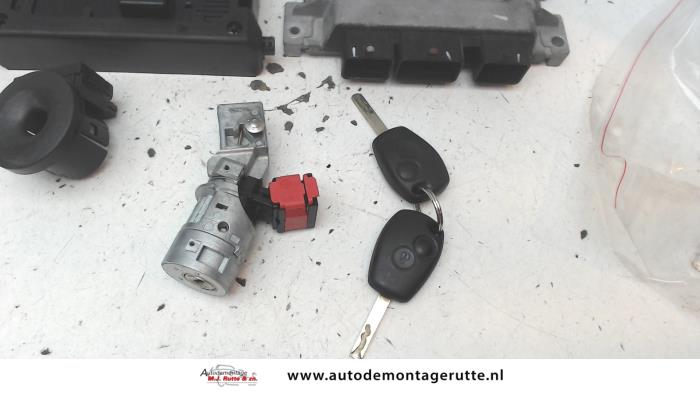 Kontaktslot + computer van een Renault Clio III (BR/CR) 1.2 16V 75 2008