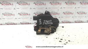 O82403 Gebruikte portierslot mechaniek 2deurs links Volkswagen Golf