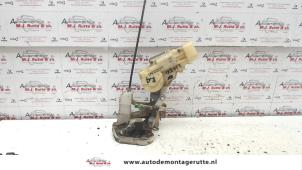 O84082 Gebruikte slotmechaniek portier 4deurs rechts-achter Toyota Yaris Verso