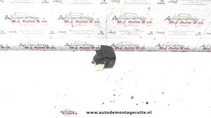 O108302 Gebruikte schakelaar elektrisch raam Toyota Yaris Verso