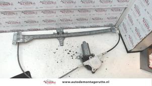 O77545 Gebruikte raammechaniek 2deurs links-voor Mercedes Vito