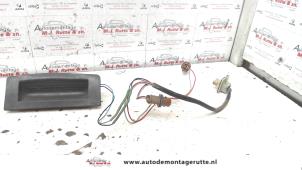 O90437 Gebruikte schakelaar achterklep Opel Astra
