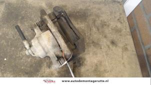 O112022 Gebruikte remklauw (tang) links-voor Citroen C1