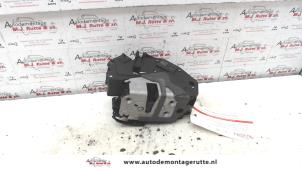 O82605 Gebruikte slotmechaniek portier 2deurs rechts Ford Fiesta