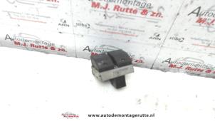 Gebruikte Combischakelaar ramen Volkswagen Fox (5Z) 1.2 Prijs op aanvraag aangeboden door Autodemontage M.J. Rutte B.V.