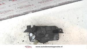 O82893 Gebruikte deurslot mechaniek 4deurs links-voor Opel Zafira