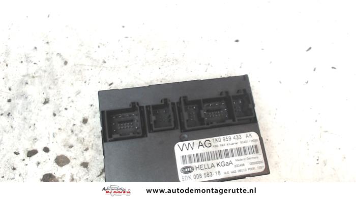 Computer Body Control van een Volkswagen Caddy III (2KA,2KH,2CA,2CH) 1.9 TDI 2006