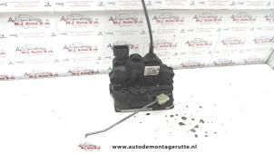 O83574 Gebruikte slotmechaniek portier 4deurs rechts-voor Opel Corsa
