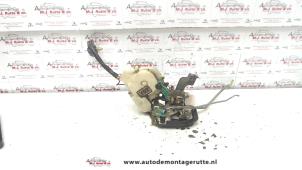 O83059 Gebruikte deurslot mechaniek 4deurs links-voor Kia Sorento