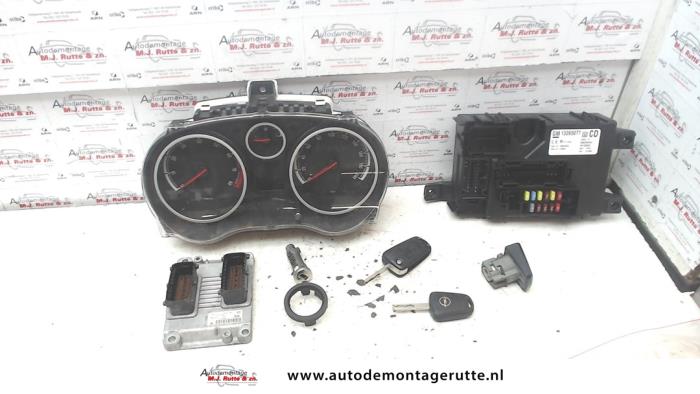 Slotenset Cilinder (compleet) van een Opel Corsa D 1.2 16V 2007