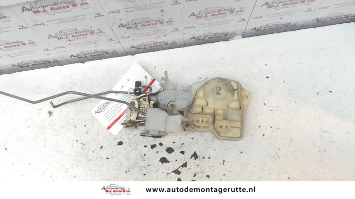 Deurslot Mechaniek 4Deurs links-voor van een Honda Jazz (GD/GE2/GE3) 1.3 i-Dsi 2002