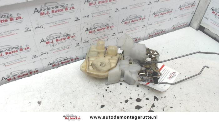 Deurslot Mechaniek 4Deurs links-voor van een Honda Jazz (GD/GE2/GE3) 1.3 i-Dsi 2002