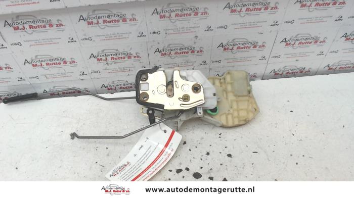 Deurslot Mechaniek 4Deurs links-voor van een Honda Jazz (GD/GE2/GE3) 1.3 i-Dsi 2002