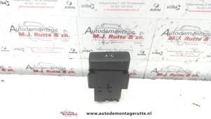 O104718 Gebruikte airco schakelaar Toyota Corolla Verso