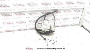 O82484 Gebruikte portierslot mechaniek 2deurs links Citroen C2
