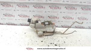 O82541 Gebruikte portierslot mechaniek 2deurs links Mitsubishi Colt