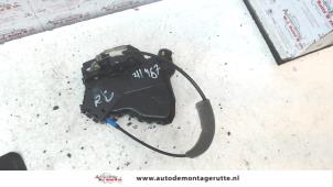 O83840 Gebruikte deurslot mechaniek 4deurs rechts-voor Toyota Corolla Verso