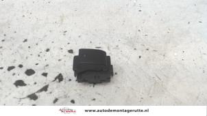 O108290 Gebruikte schakelaar elektrisch raam Toyota Corolla Verso