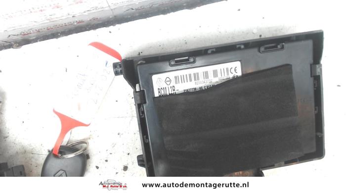 Kontaktslot + computer van een Renault Clio III (BR/CR) 1.4 16V 2005