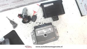O113865 Gebruikte contactslot + computer Renault Clio