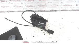 O83761 Gebruikte deurslot mechaniek 4deurs rechts-voor Renault Clio
