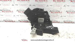 O82853 Gebruikte portierslot mechaniek 4deurs links-voor Ford Mondeo