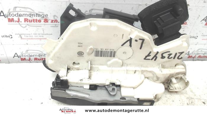 Portierslot Mechaniek 4Deurs links-voor van een Skoda Rapid Spaceback 1.4 TDI 12V 2016