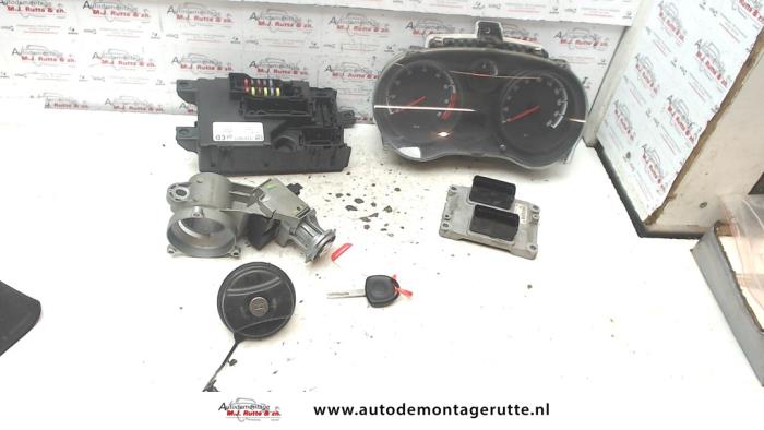 Gebruikte Set Cilindersloten (compleet) Opel Corsa O82034