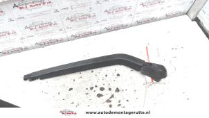 O97750 Gebruikte ruitenwisserarm achter Daihatsu Sirion