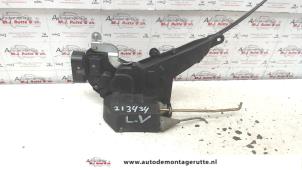 O83074 Gebruikte slotmechaniek portier 4deurs links-voor Lexus IS 200