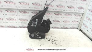 O83992 Gebruikte slotmechaniek portier 4deurs rechts-achter Lexus IS 200
