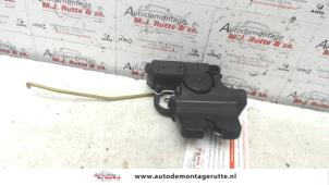 O91792 Gebruikte slotmechaniek achterklep Lexus IS 200