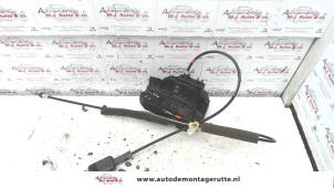 O83035 Gebruikte slotmechaniek portier 4deurs links-voor Nissan Note