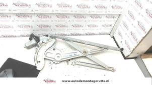 O79524 Gebruikte ruitmechaniek 4deurs rechts-voor Suzuki Swift
