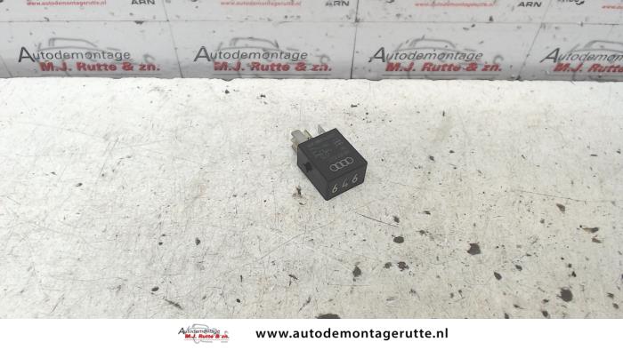 Gebruikte Relais Seat Mii O105649
