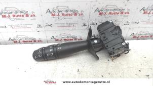 O101748 Gebruikte richtingaanwijzer schakelaar Dacia Sandero