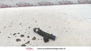 Gebruikte Injector (benzine injectie) Dacia Sandero I (BS) 1.6 Prijs € 20,00 Margeregeling aangeboden door Autodemontage M.J. Rutte B.V.