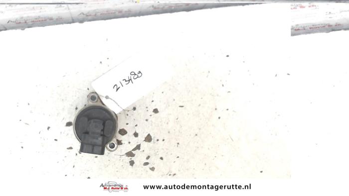 EGR Klep van een Opel Corsa C (F08/68) 1.4 16V 2001