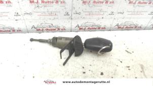 O81678 Gebruikte portierslot cilinder links Renault Clio