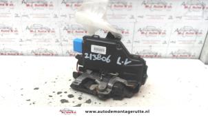 O82421 Gebruikte deurslot mechaniek 2deurs links Volkswagen Caddy
