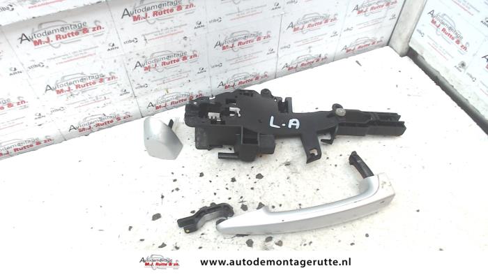 Gebruikte Portiergreep 4Deurs links-achter BMW 1-Serie O89317