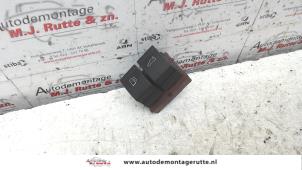 O90470 Gebruikte schakelaar achterklep Volkswagen Passat