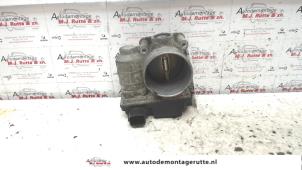 O122898 Gebruikte gasklephuis Nissan Primera