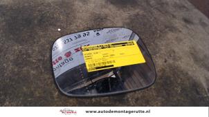 Gebruikte Spiegelglas links Renault Kangoo (KC) 1.2 16V Prijs op aanvraag aangeboden door Autodemontage M.J. Rutte B.V.