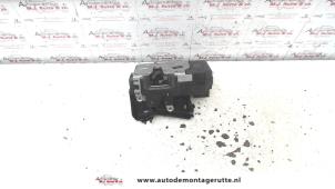 O82910 Gebruikte portierslot mechaniek 4deurs links-voor Opel Meriva