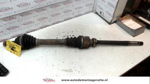 O111777 Gebruikte aandrijfas rechts-voor Peugeot Partner